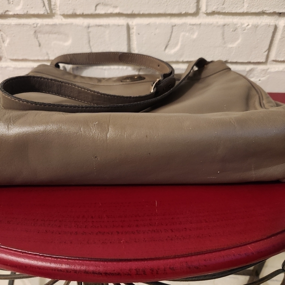 Etienne Aigner Brown Vintage Bag with Adjustable Strap and Zipper Closure - Picture 8 of 15